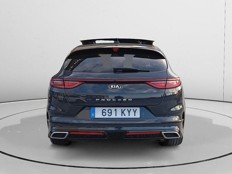 Usado Kia Ceed GT-Line 136 CV (100 kW) 2019 Gris Utilitario