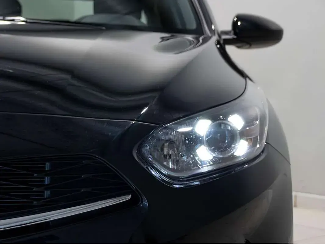 Usado Kia Ceed 101 CV (74 kW) 2025 Negro Utilitario