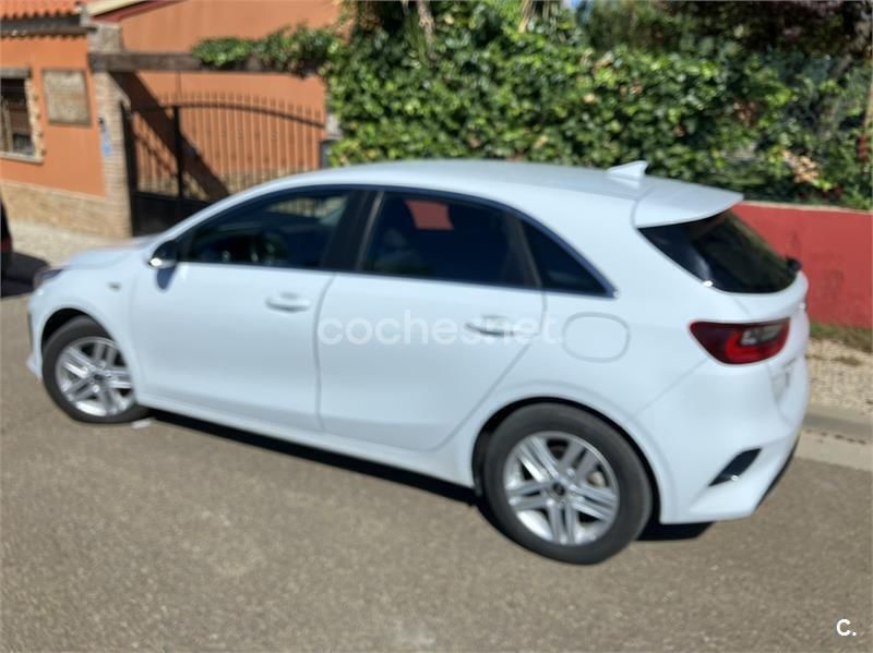 Usado Kia Ceed 115 CV (84 kW) 2018 Blanco Utilitario