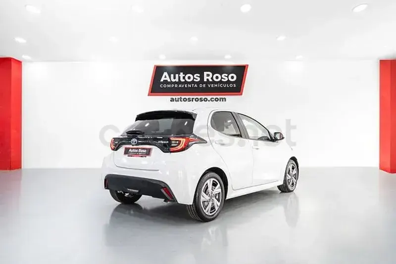 Usado Toyota Yaris 125 CV (91 kW) 2024 Blanco Utilitario