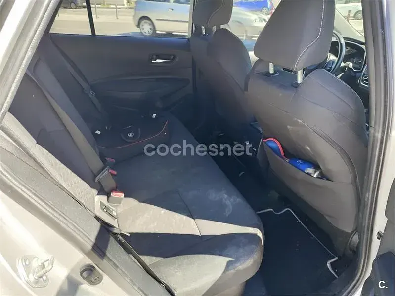 Usado Toyota Corolla Active 122 CV (89 kW) 2020 Gris / plata Familiar