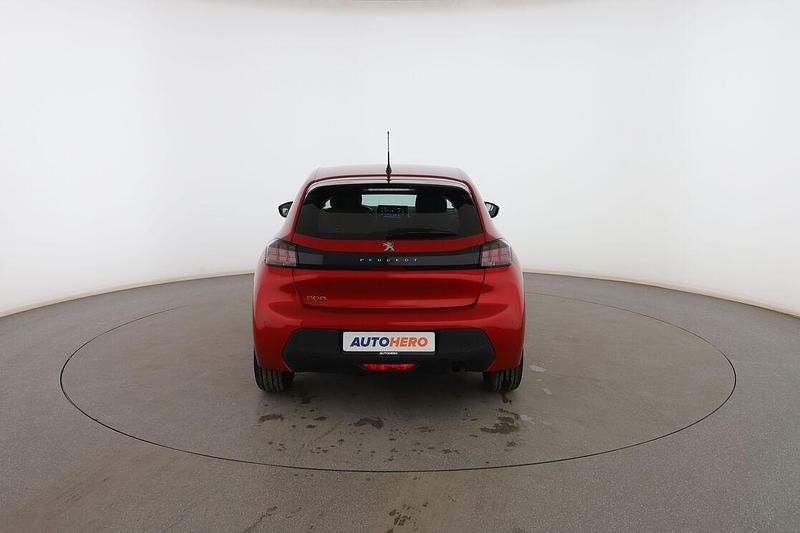 Usado Peugeot 208 Active 75 CV (55 kW) 2021 Rojo Utilitario