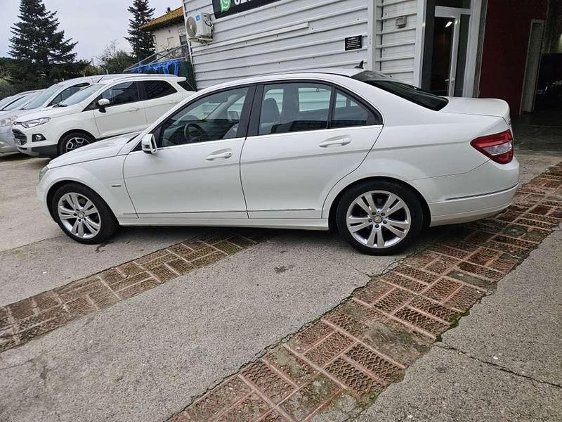 Usado Mercedes C200 Avantgarde 136 CV (100 kW) 2009 Blanco Berlina