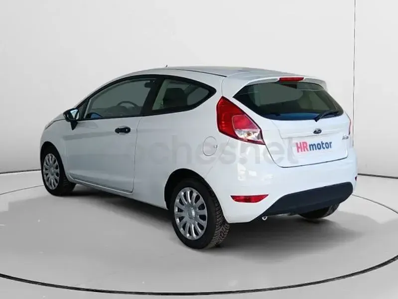 Usado Ford Fiesta Trend 75 CV (55 kW) 2015 Blanco Utilitario