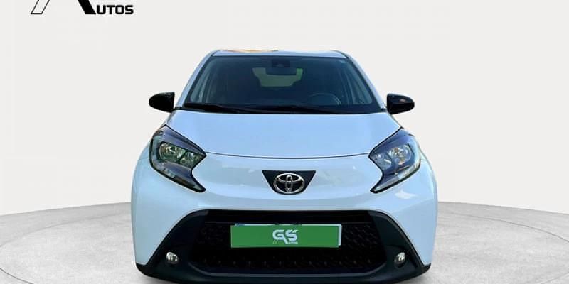Usado Toyota Aygo X Play 72 CV (52 kW) 2022 Blanco SUV