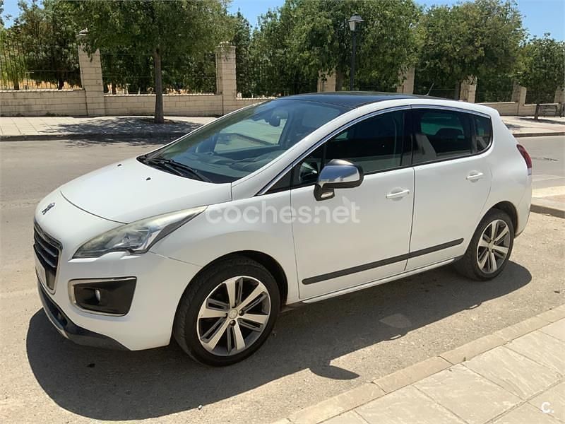 Usado Peugeot 3008 Allure 120 CV (88 kW) 2016 Blanco Berlina
