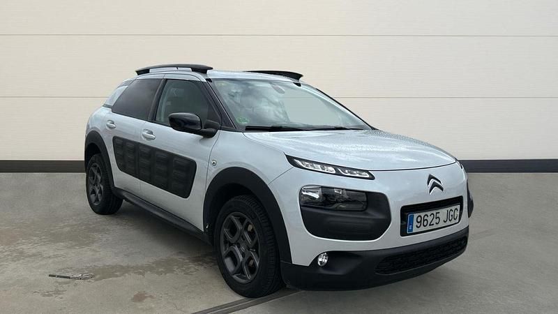 Usado Citroën C4 Feel 100 CV (73 kW) 2015 Blanco SUV