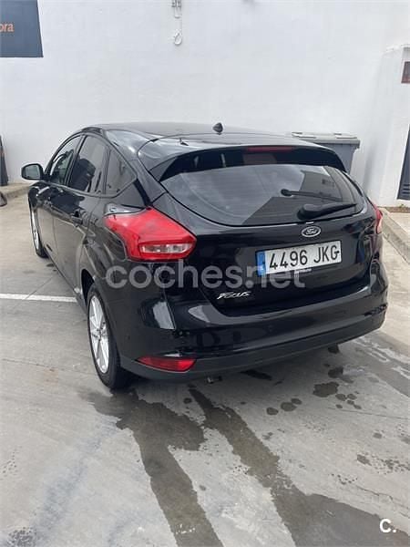 Negro Usado 2015 Ford Focus Trend Berlina | 6700 € (Buen precio) - Imagen 1/4