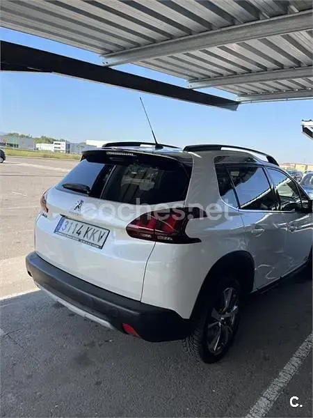 Usado Peugeot 2008 Allure 120 CV (88 kW) 2018 Blanco SUV