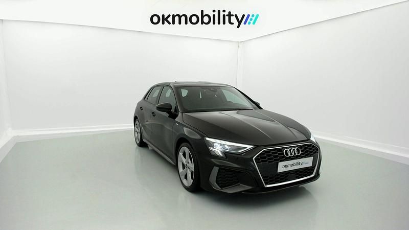Usado Audi A3 S-Line 150 CV (110 kW) 2023 Mythosschwarz metálico Berlina