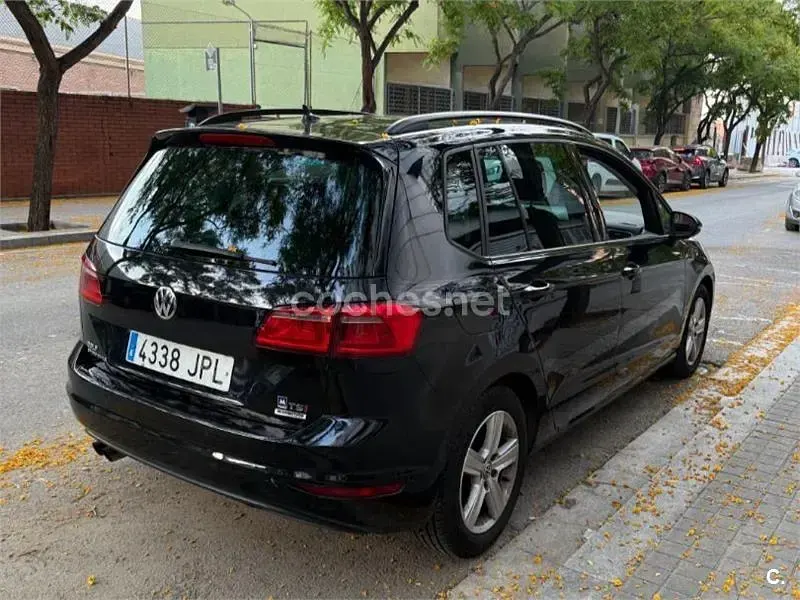 Usado VW Golf Sportsvan Advance 125 CV (91 kW) 2016 Negro Monovolumen