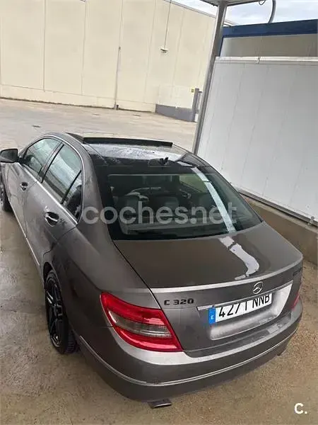 Usado Mercedes C320 Avantgarde 224 CV (164 kW) 2007 Gris / plata Berlina