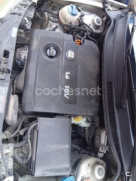 Usado Seat Ibiza 75 CV (55 kW) 2002 Gris / plata Berlina