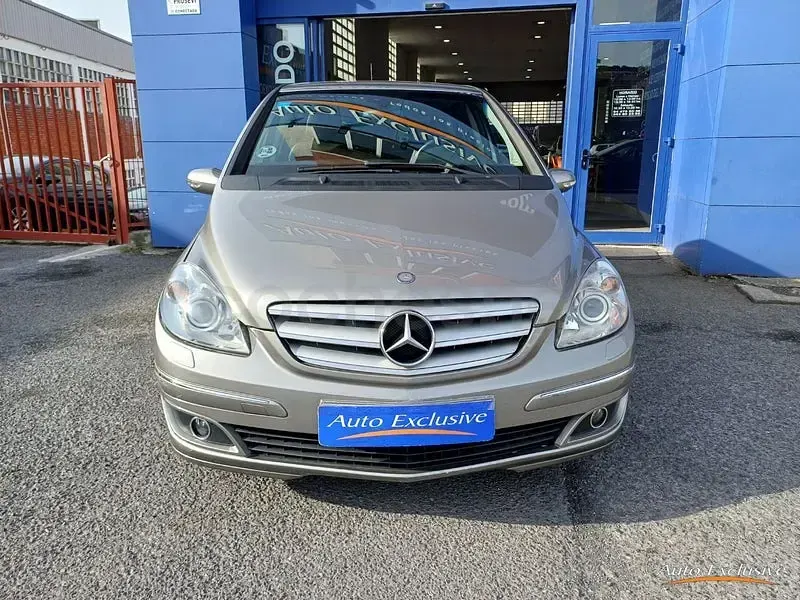 Usado Mercedes B200 140 CV (102 kW) 2007 Gris / plata Monovolumen