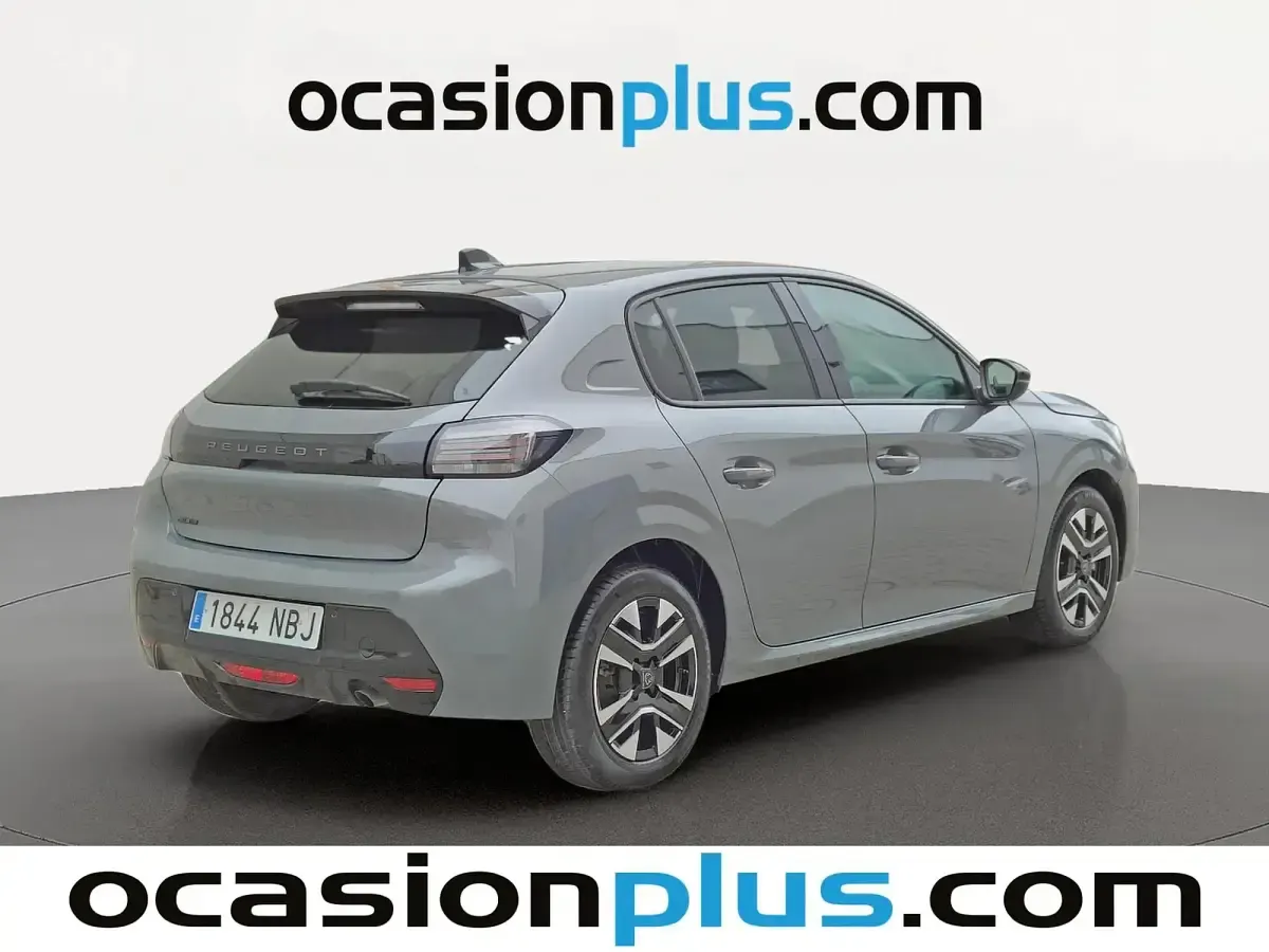 Usado Peugeot 208 Allure 100 CV (73 kW) 2025 Gris Utilitario