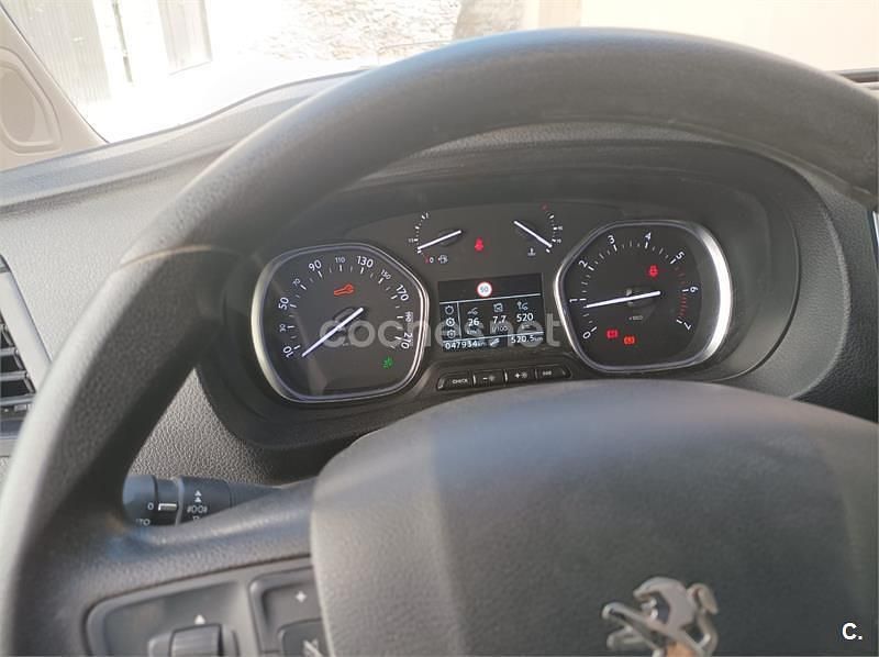 Usado Peugeot Traveller Business-Line 120 CV (88 kW) 2021 Gris / plata Monovolumen