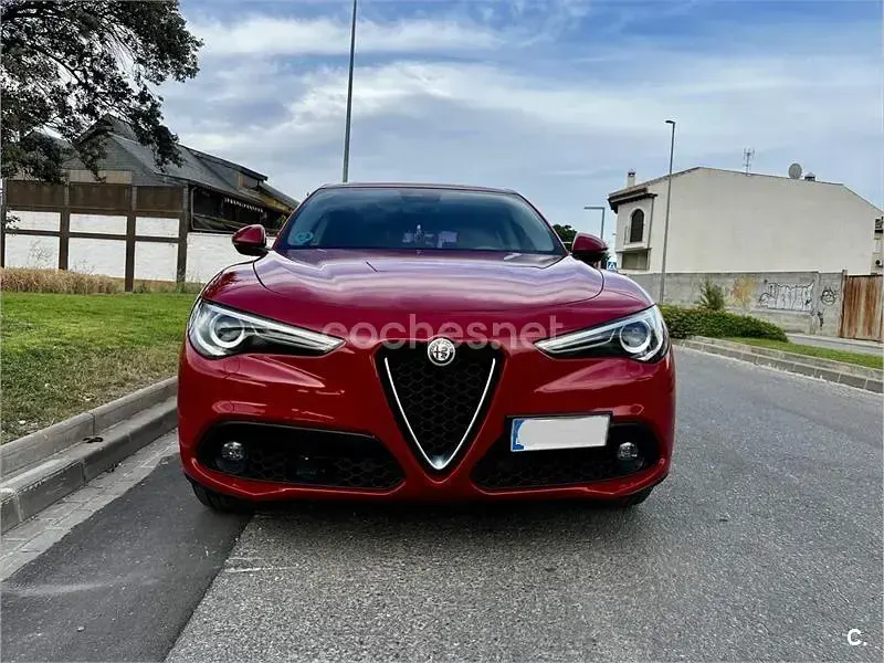 Usado Alfa Romeo Stelvio Executive 150 CV (110 kW) 2018 Rojo SUV