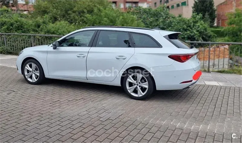 Usado Seat Leon FR 110 CV (80 kW) 2024 Blanco Familiar