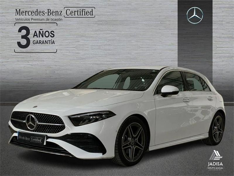 Blanco Usado 2025 Mercedes A180 AMG line Berlina | 32.990 € (Precio justo) - Imagen 1/4