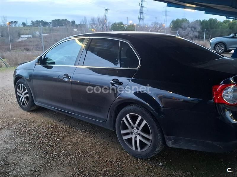 Negro Usado 2006 VW Jetta Advance Berlina | 4200 € (Buen precio) - Imagen 1/3
