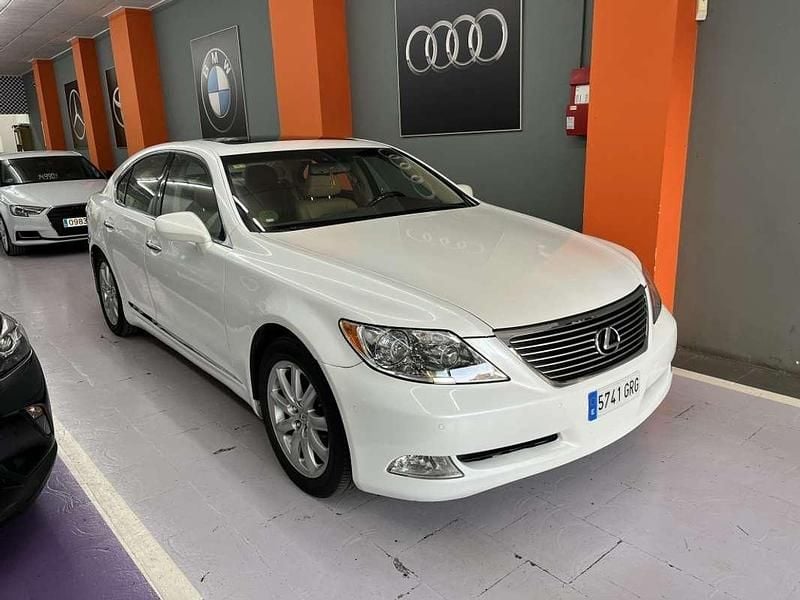 Usado Lexus LS460 Executive Line 381 CV (280 kW) 2007 Blanco Berlina