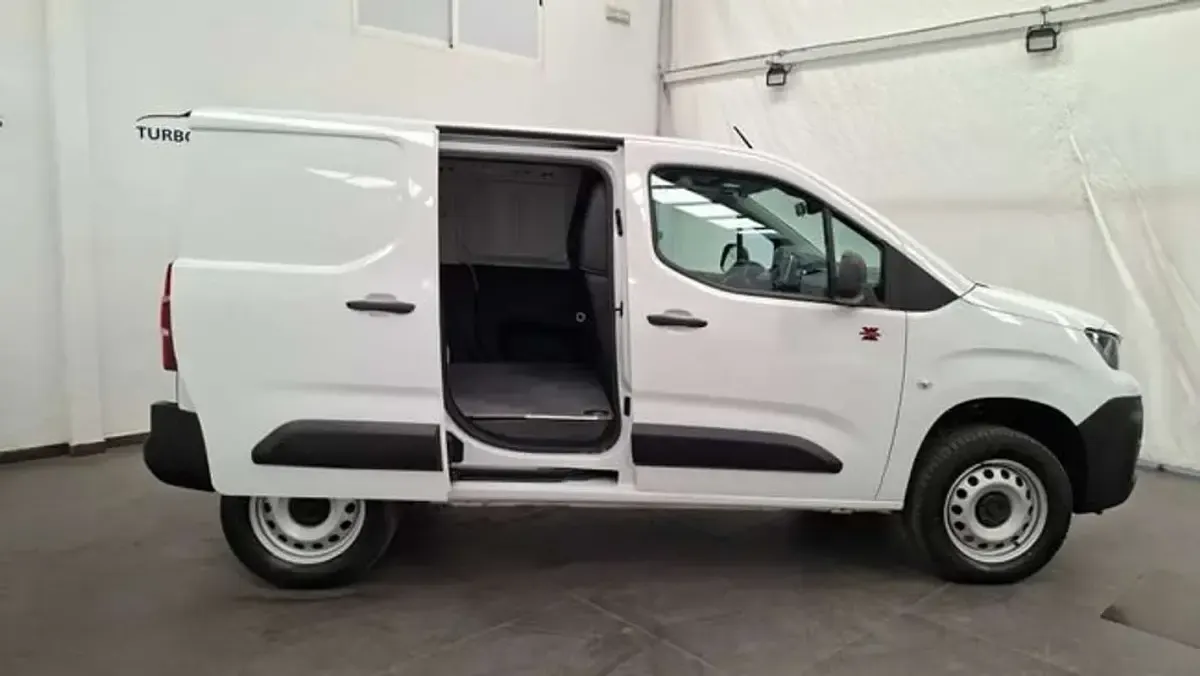 Usado Peugeot Partner Premium 130 CV (95 kW) 2022 Blanco Monovolumen
