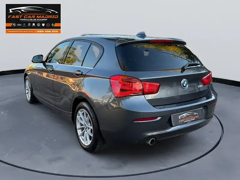Usado BMW 118 Comfort Edition 136 CV (100 kW) 2019 Gris / plata Utilitario