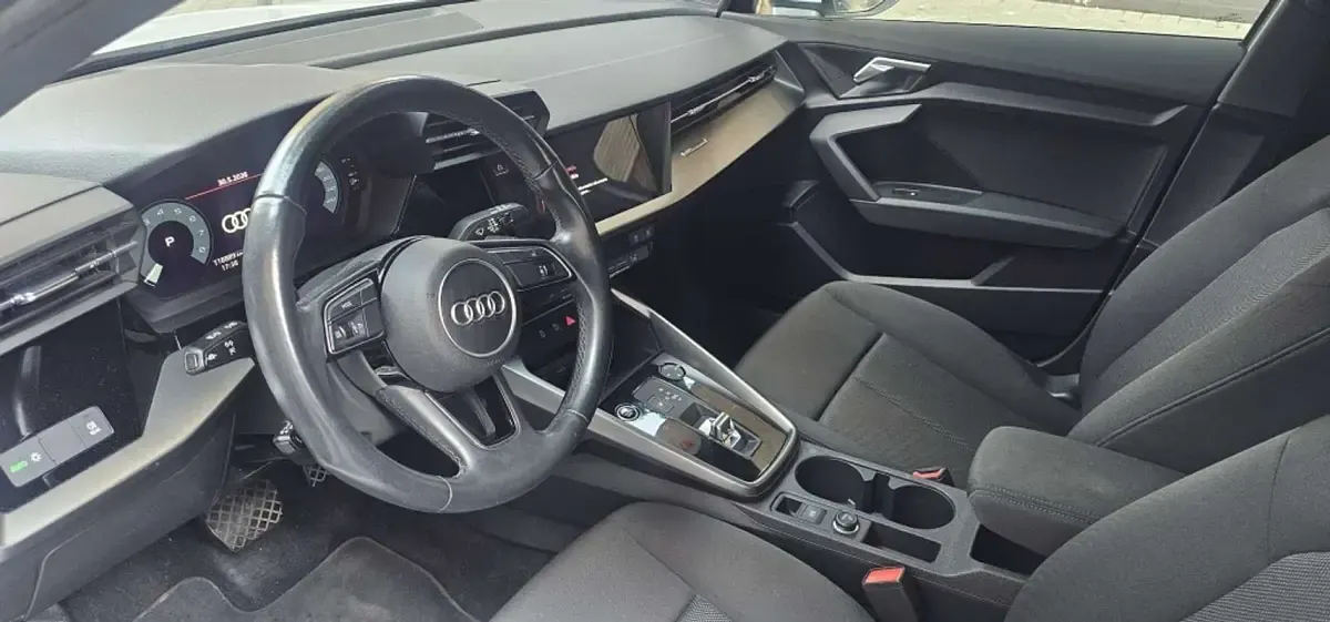 Usado Audi A3 Sportback Advanced 110 CV (80 kW) 2021 Blanco Utilitario