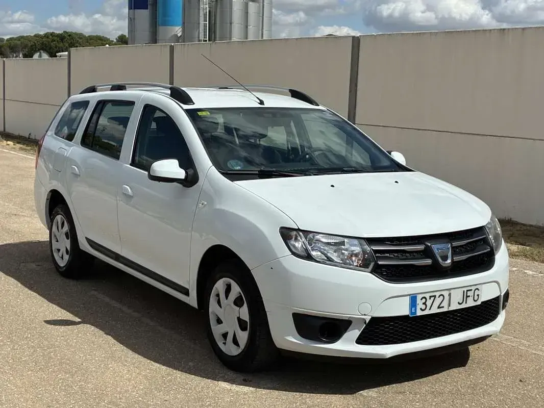 Käytetty Dacia Logan Ambiance 90 HP (66 kW) 2015 Valkoinen Viistoperä