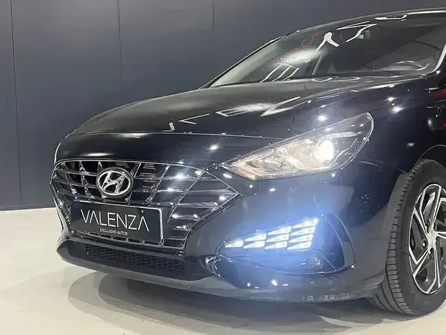 Usado Hyundai i30 120 CV (88 kW) 2024 Negro Berlina