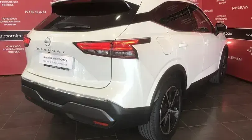 Usado Nissan Qashqai Tekna 140 CV (102 kW) 2023 Lunar white metalizado SUV