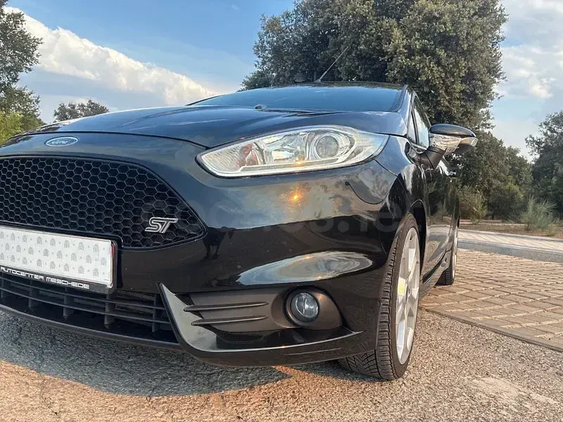 Usado Ford Fiesta ST 182 CV (133 kW) 2013 Negro Berlina