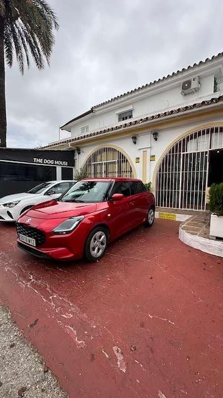Usado Suzuki Swift 83 CV (61 kW) 2024 Rojo Utilitario