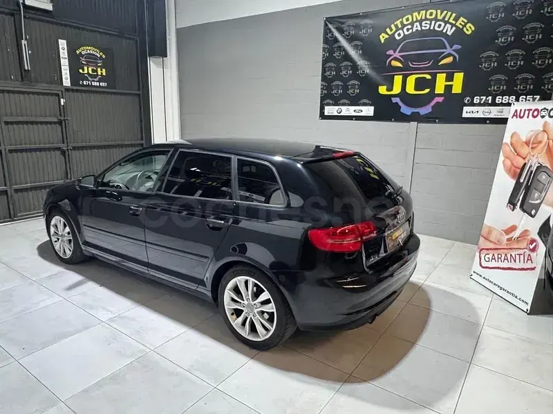 Usado Audi A3 Ambition 140 CV (102 kW) 2012 Negro Utilitario