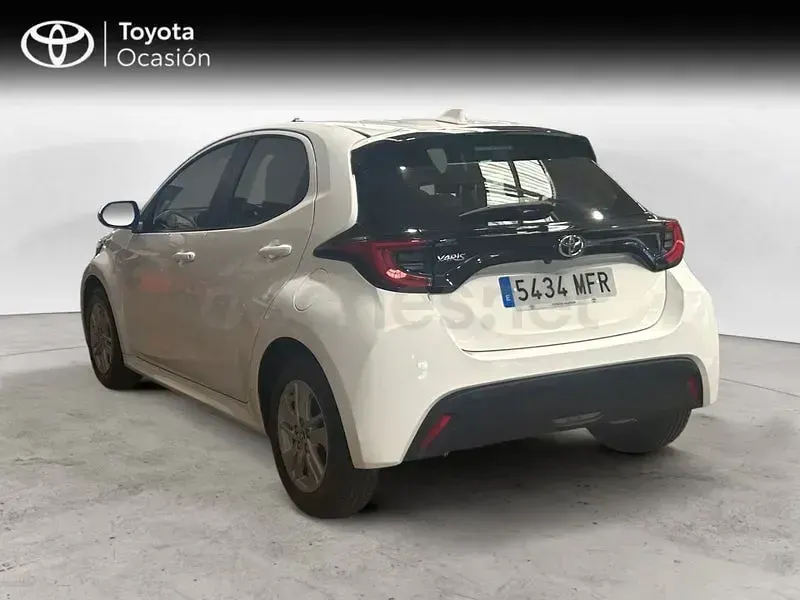 Usado Toyota Yaris 125 CV (91 kW) 2023 Blanco Utilitario