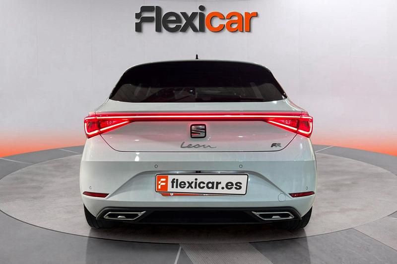 Usado Seat Leon FR 110 CV (80 kW) 2024 Blanco Utilitario