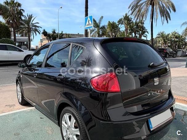 Usado Seat Altea Reference 125 CV (91 kW) 2008 Negro Monovolumen