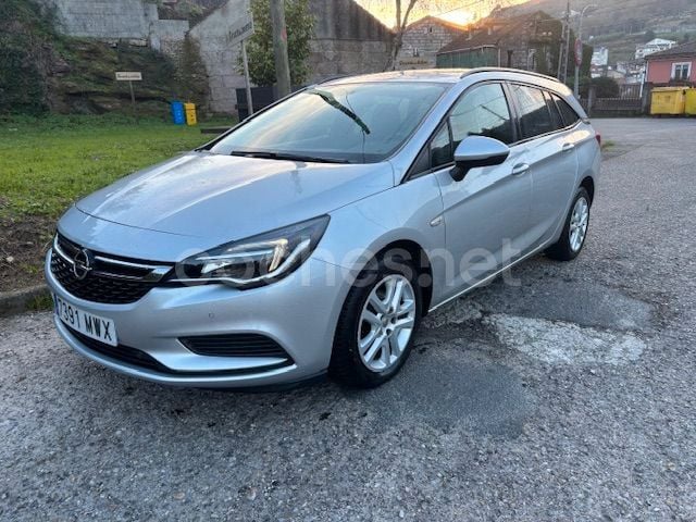 Usado Opel Astra Selective 110 CV (80 kW) 2019 Gris / plata Familiar
