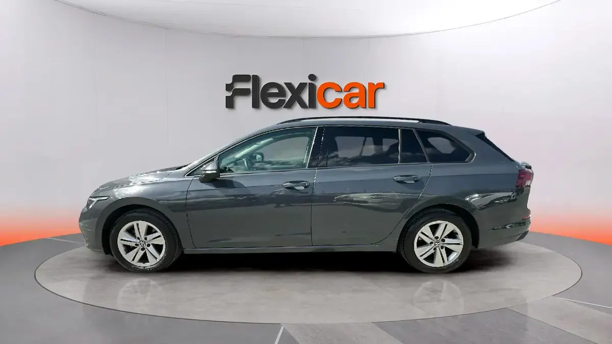 Usado VW Golf VIII Life 110 CV (80 kW) 2022 Gris Familiar