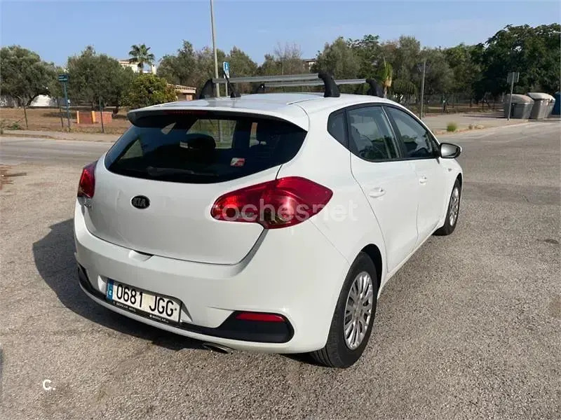 Usado Kia Ceed 100 CV (73 kW) 2015 Blanco Utilitario