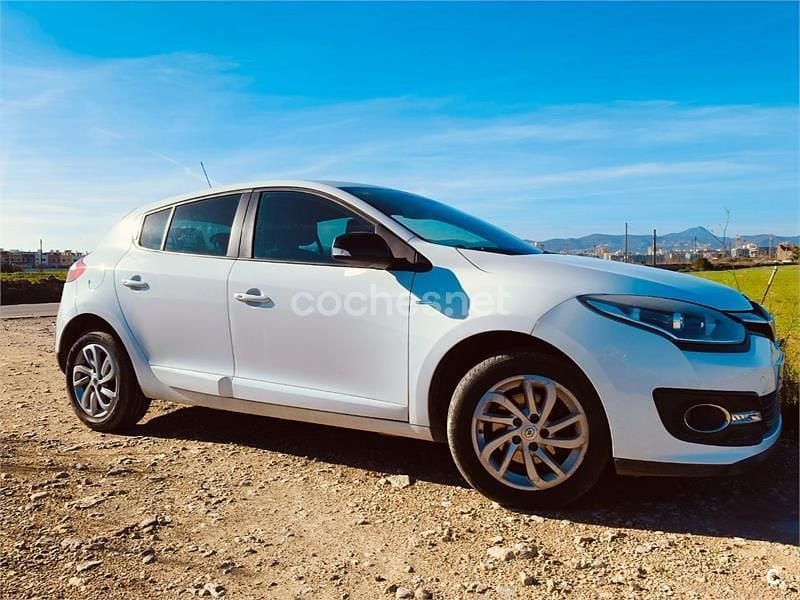 Blanco Usado 2015 Renault Mégane LIMITED Berlina | 4999 € (Buen precio) - Imagen 1/4