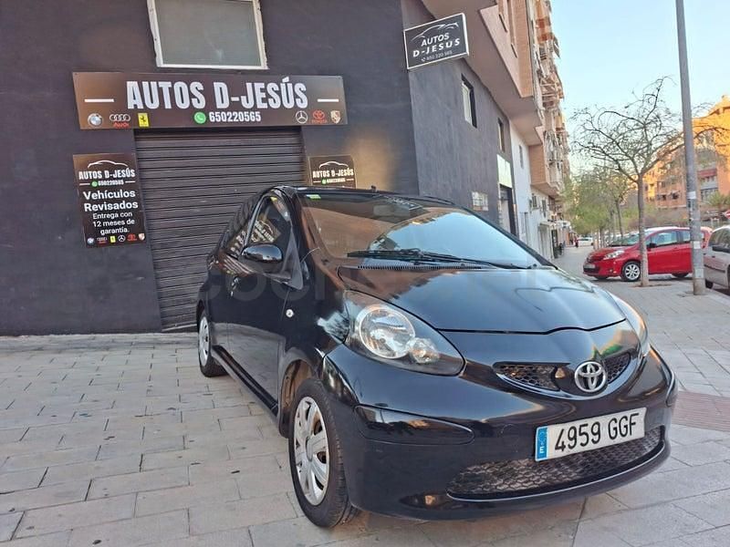 Usado Toyota Aygo Live 68 CV (50 kW) 2009 Negro Utilitario