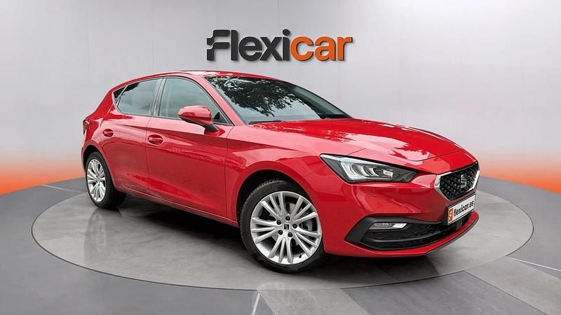 Usado Seat Leon Style 131 CV (96 kW) 2021 Rojo Berlina