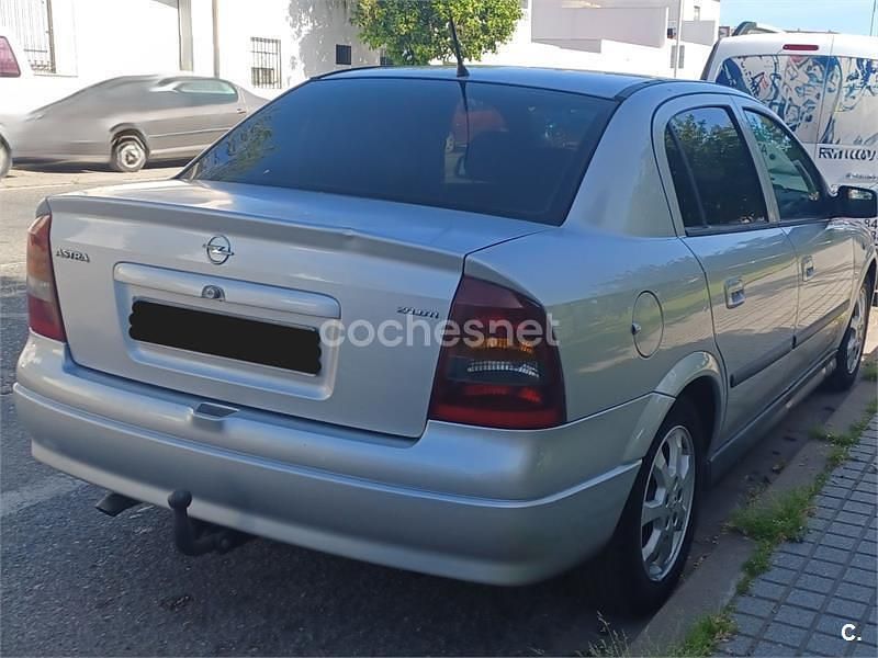 Usado Opel Astra Elegance 100 CV (73 kW) 2002 Gris / plata Berlina