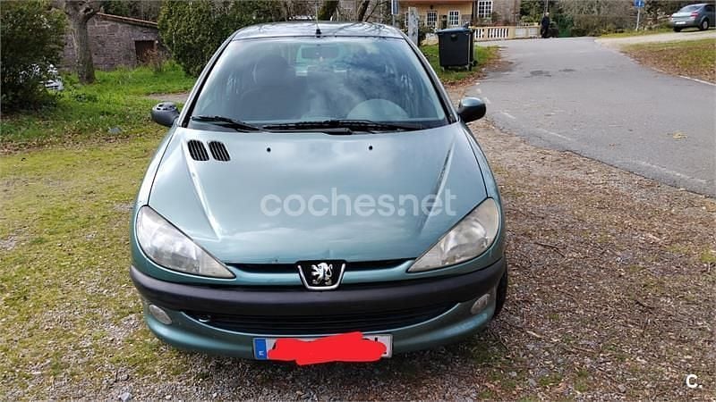 Usado Peugeot 206 70 CV (51 kW) 2000 Verde Berlina