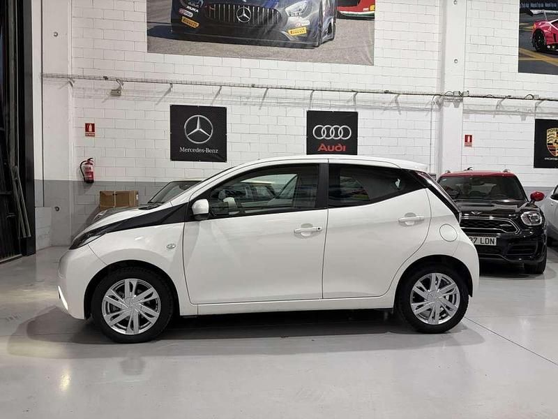 Usado Toyota Aygo X-cite 69 CV (50 kW) 2016 Blanco Utilitario