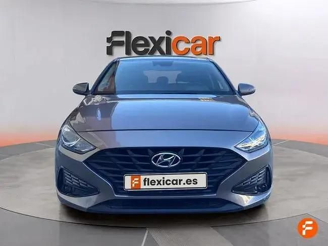 Usado Hyundai i30 120 HP (88 kW) 2021 Cinzento