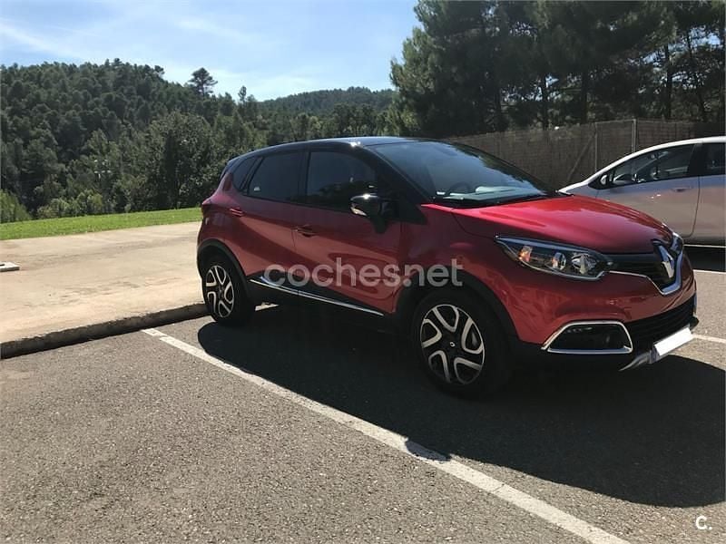 Usado Renault Captur XMOD 120 CV (88 kW) 2016 Rojo SUV