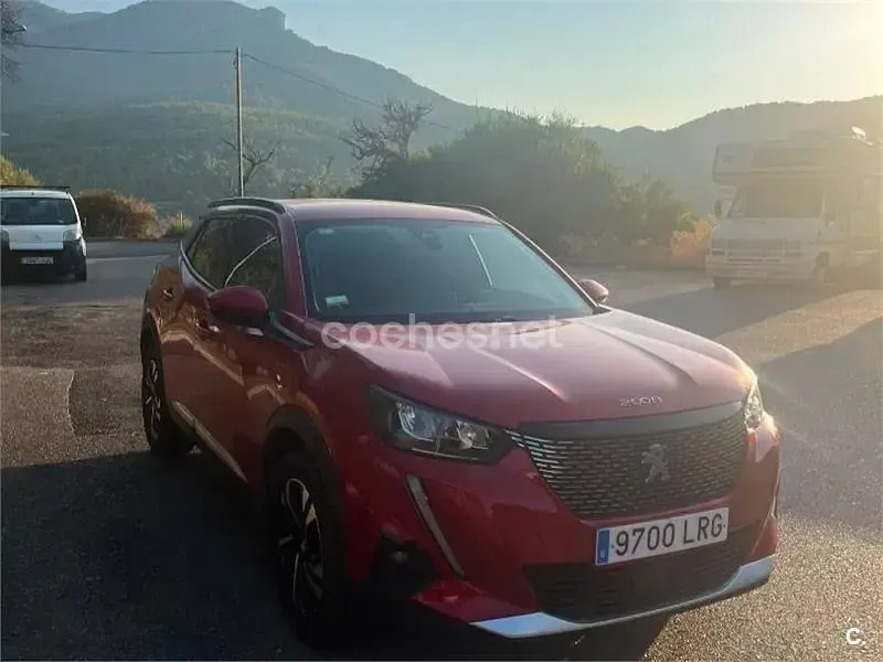 Usado Peugeot 2008 Allure 130 CV (95 kW) 2021 Rojo SUV