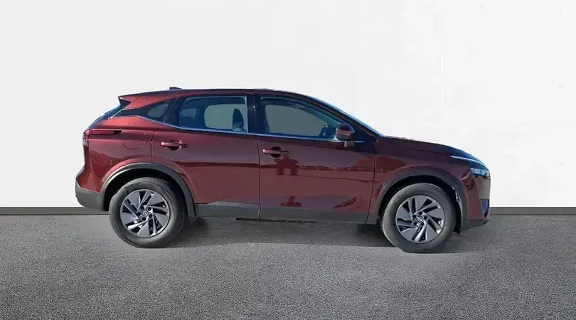 Usado Nissan Qashqai Acenta 140 CV (102 kW) 2021 Burgundy (metalizada) SUV